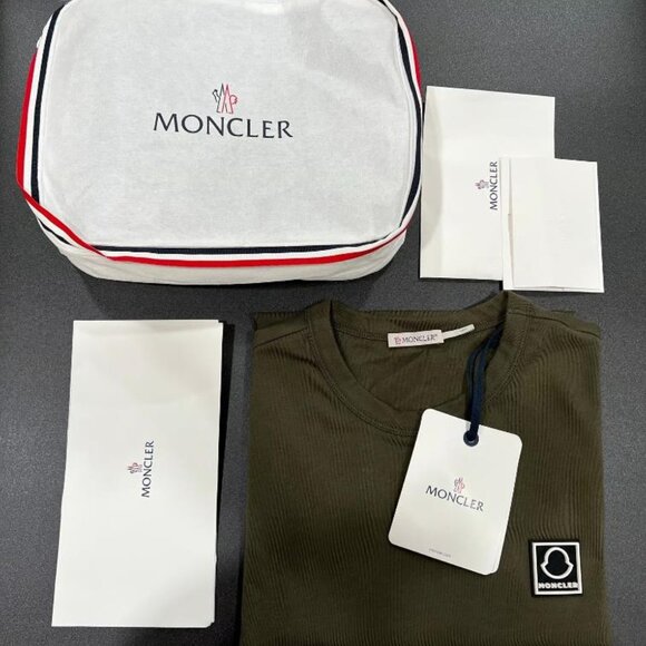 MONCLER | T-Shirt With Patch Men’s - Picture 10 of 12